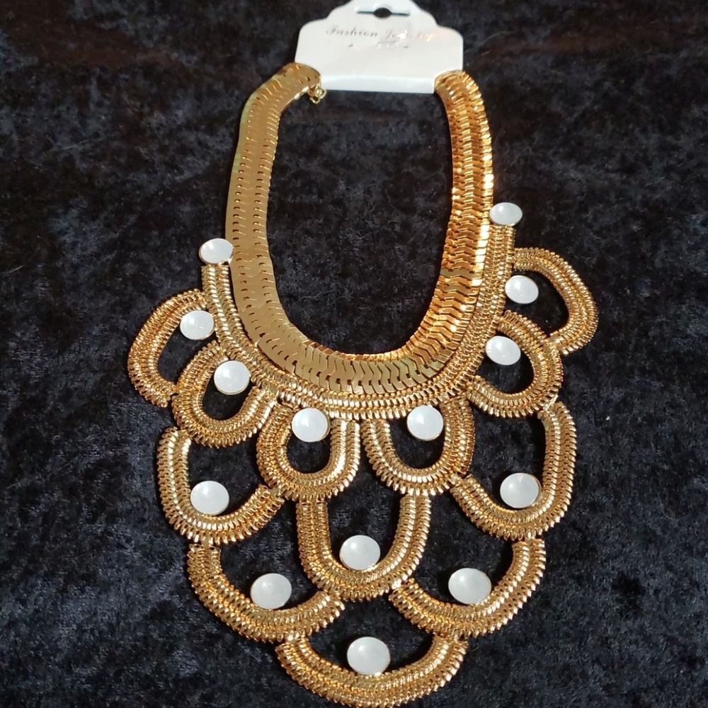 NWT Gorgeous Statement necklace. Bronze gold - Picture 1 of 7